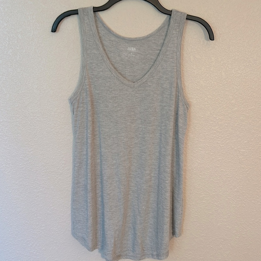 Women’s gray tank top size small.